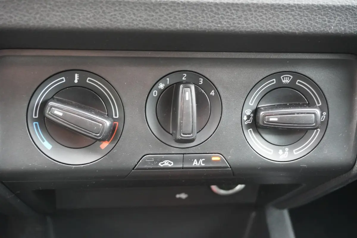 1.0 TSI 95pk Ambition | SmartLink | Airco | Cruise Control