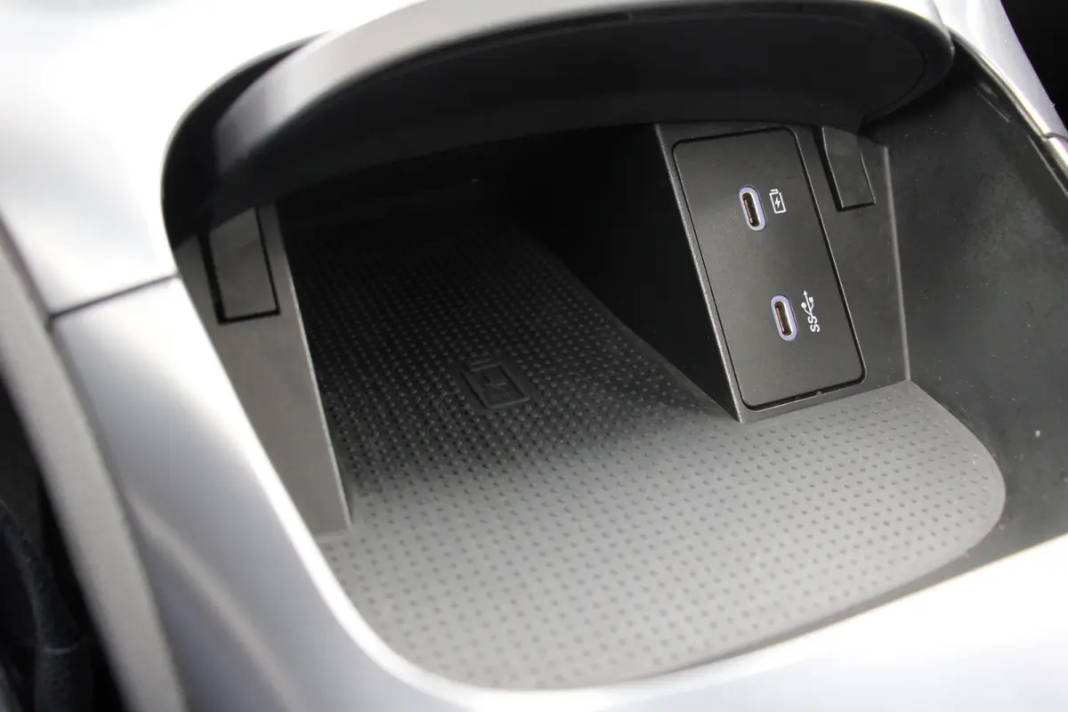 Pro+ 66 kWh | PANO DAK | 360 CAMERA | STOEL/STUUR VERWARMING | CARPLAY | ELEKTR STOEL | ELEKTR KLEP | DEALER OH!