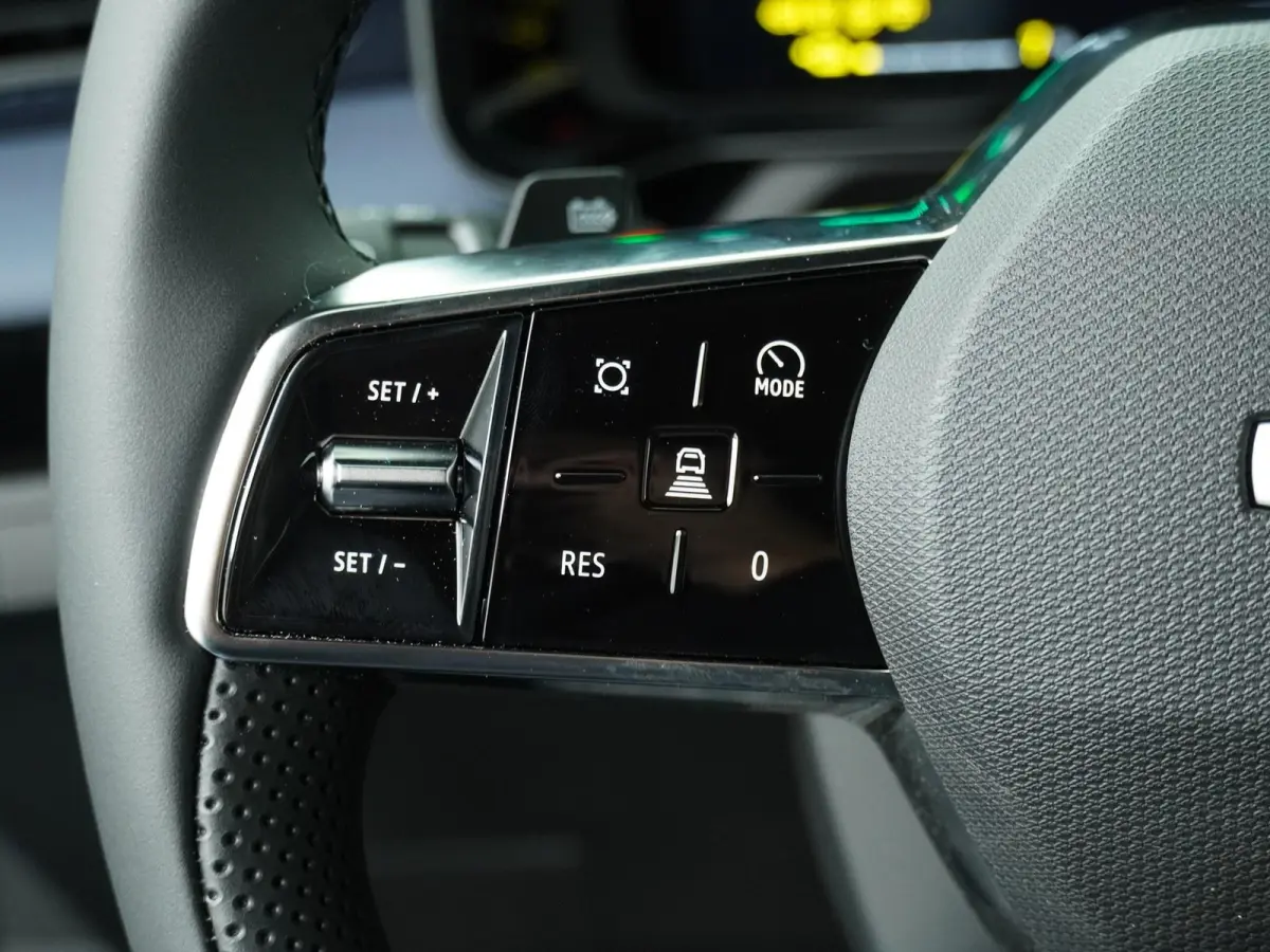 EVOLVE 52 kWh | € 5.000,- voorraadvoordeel!! | Direct beschikbaar | Harman Kardon | Google build-in | Stoelverwarming |