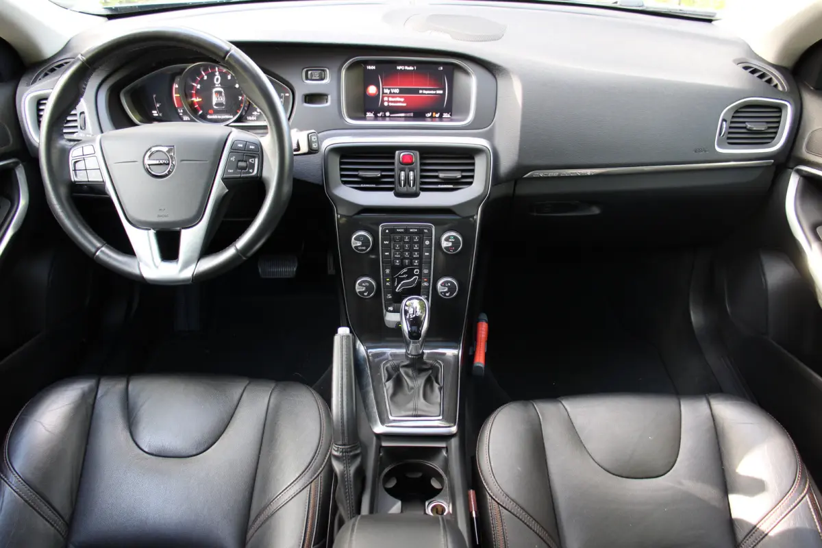 1.5 T3 Polar+ Luxury AUTOMAAT | TREKHAAK | HARMAB/KARDON | PANO DAK | MEMORY SEATS | STOELVERWARMING | DEALER OH!