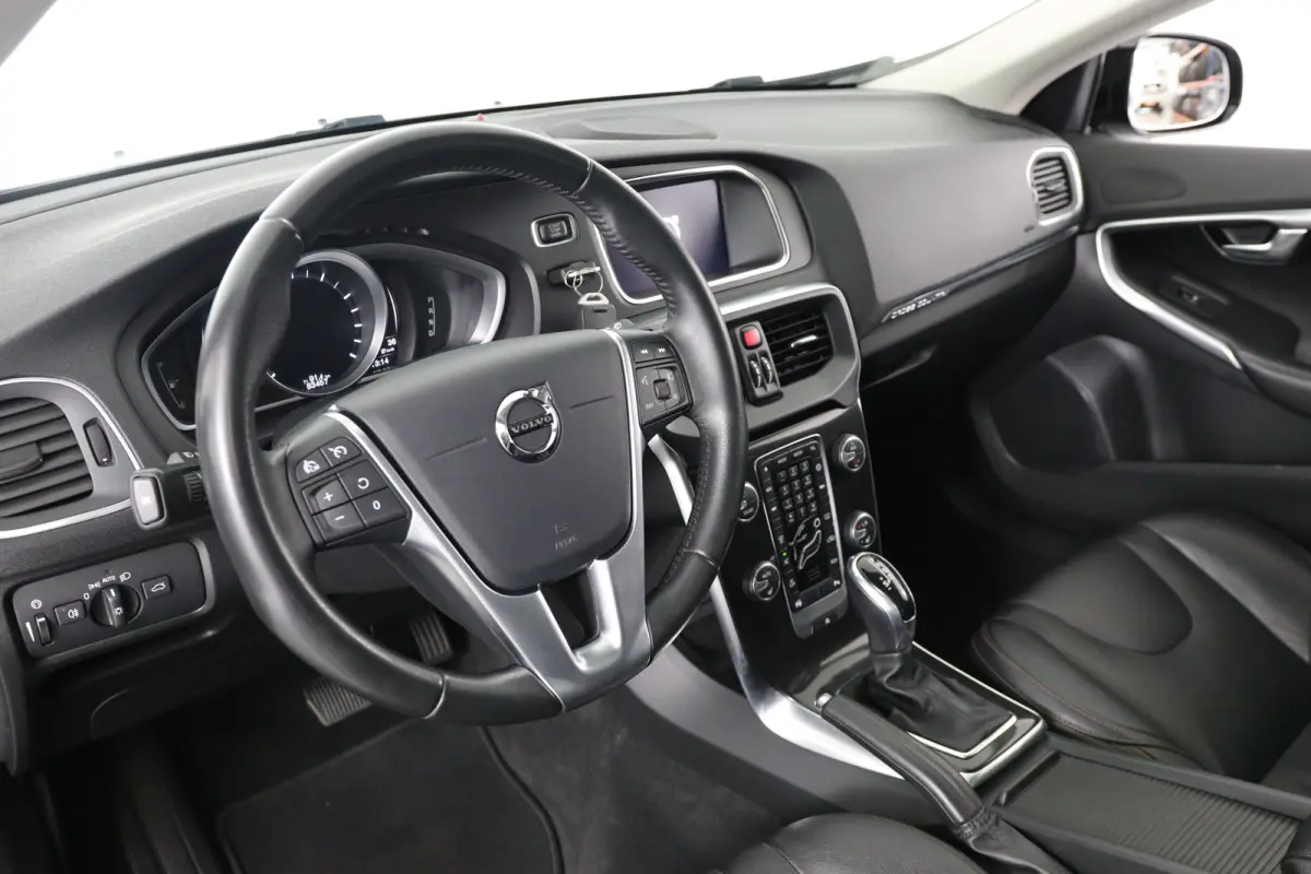1.5 T3 Polar+ Luxury AUTOMAAT | TREKHAAK | HARMAB/KARDON | PANO DAK | MEMORY SEATS | STOELVERWARMING | DEALER OH!