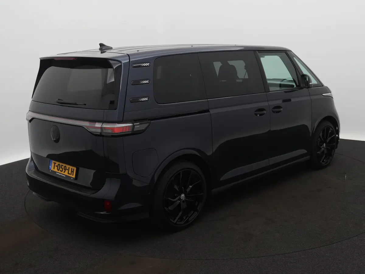 1st 77kWh | Elektrische schuifdeuren | Elektrische achterklep | Black Style | Navigatie | Stoelverwarming en Stuurwielverwarming | Trekhaak | IQ Light