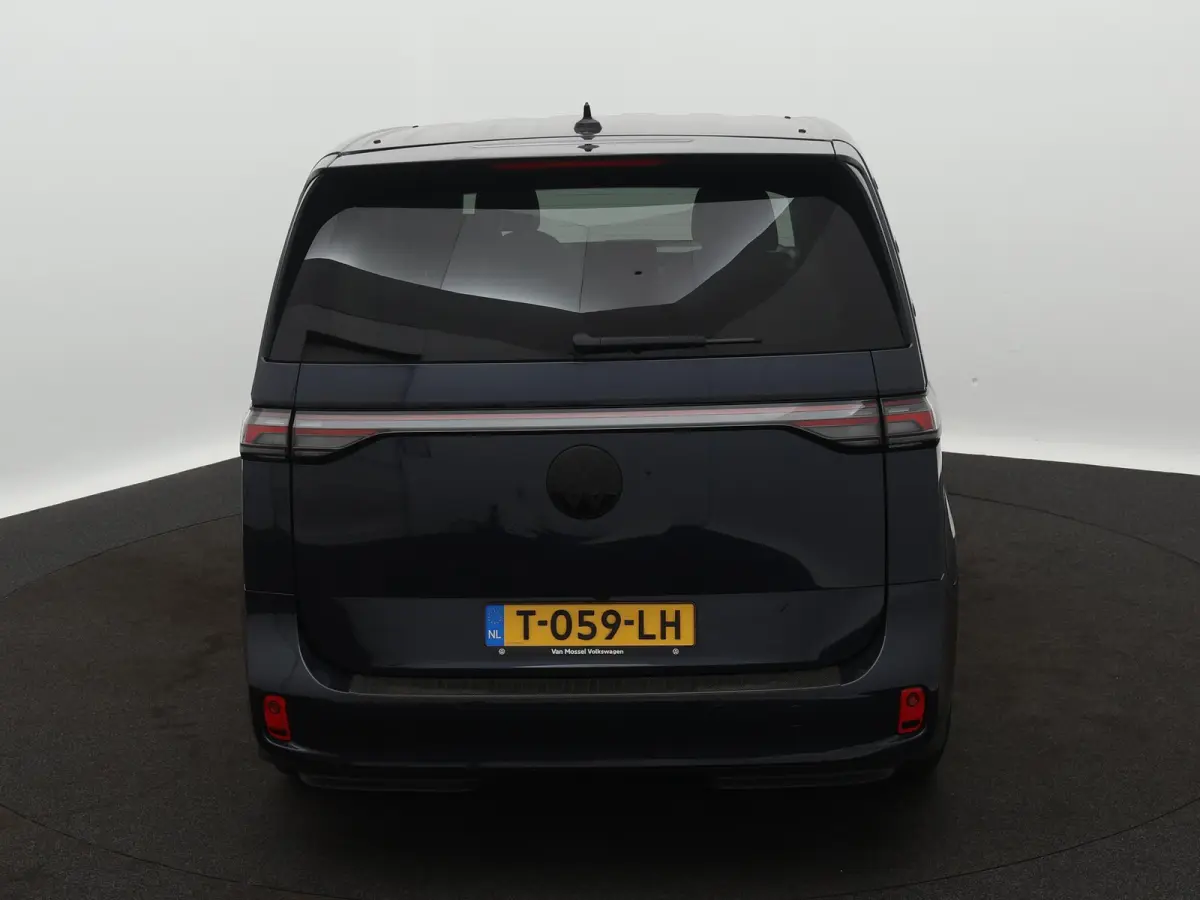 1st 77kWh | Elektrische schuifdeuren | Elektrische achterklep | Black Style | Navigatie | Stoelverwarming en Stuurwielverwarming | Trekhaak | IQ Light