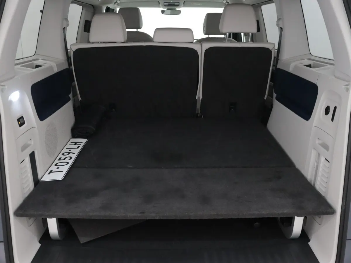 1st 77kWh | Elektrische schuifdeuren | Elektrische achterklep | Black Style | Navigatie | Stoelverwarming en Stuurwielverwarming | Trekhaak | IQ Light