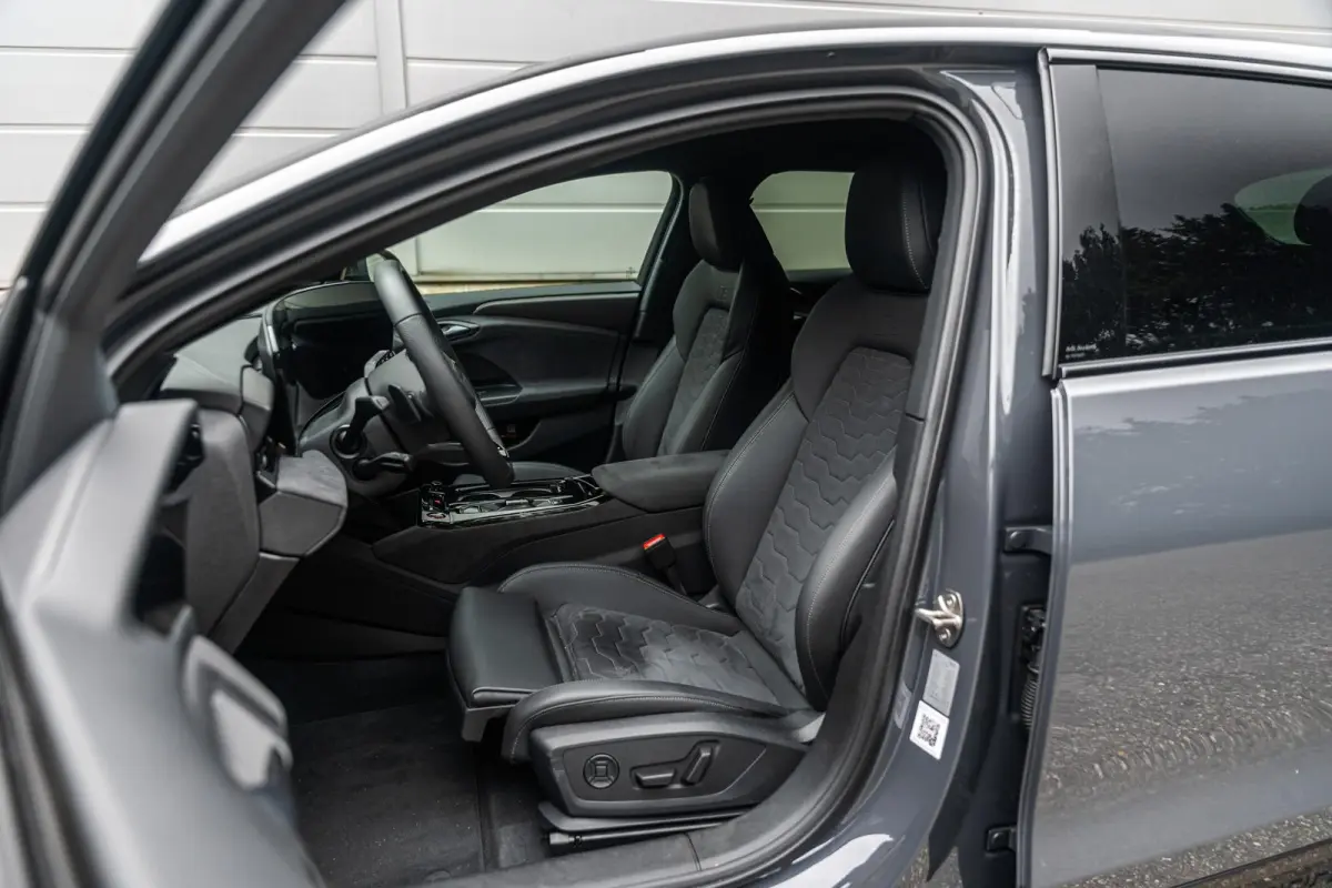 286pk S edition 83 kWh | Trekhaak | Scherm Passagier | Sportstoelen