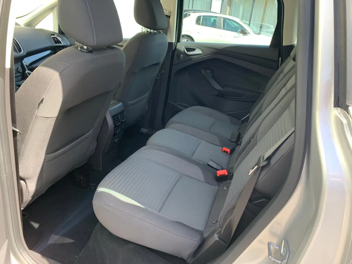 1.0 Titanium Airco | Cruise Control | DAB | Keyless | LMV 17" | Navi | Parkeerassist | PDC V&A | Voorruitverwarming |