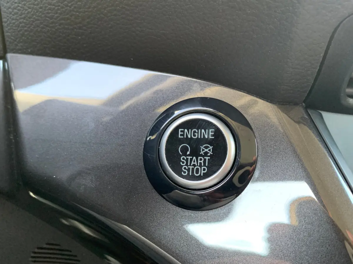 1.0 Titanium Airco | Cruise Control | DAB | Keyless | LMV 17" | Navi | Parkeerassist | PDC V&A | Voorruitverwarming |