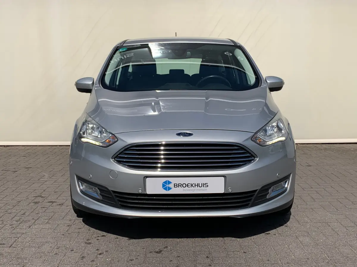 1.0 Titanium Airco | Cruise Control | DAB | Keyless | LMV 17" | Navi | Parkeerassist | PDC V&A | Voorruitverwarming |