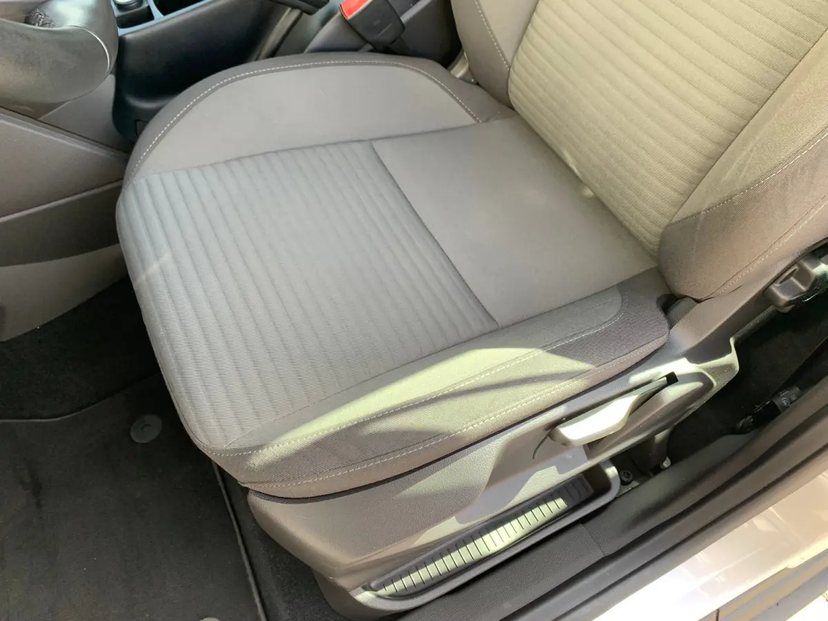 1.0 Titanium Airco | Cruise Control | DAB | Keyless | LMV 17" | Navi | Parkeerassist | PDC V&A | Voorruitverwarming |