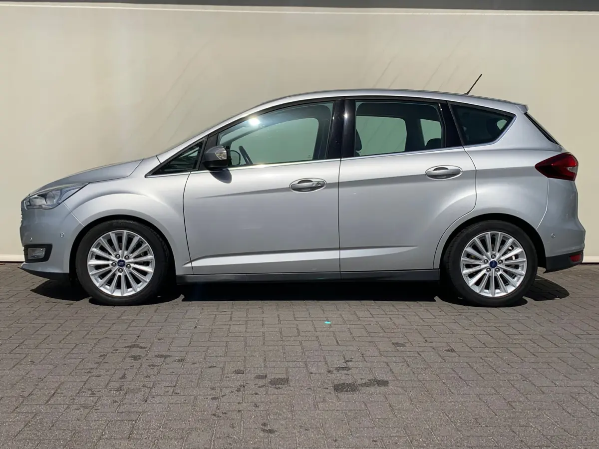 1.0 Titanium Airco | Cruise Control | DAB | Keyless | LMV 17" | Navi | Parkeerassist | PDC V&A | Voorruitverwarming |
