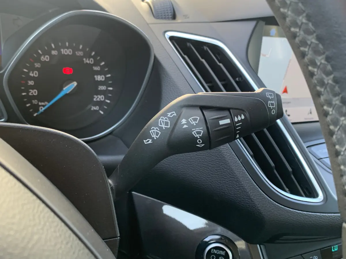 1.0 Titanium Airco | Cruise Control | DAB | Keyless | LMV 17" | Navi | Parkeerassist | PDC V&A | Voorruitverwarming |