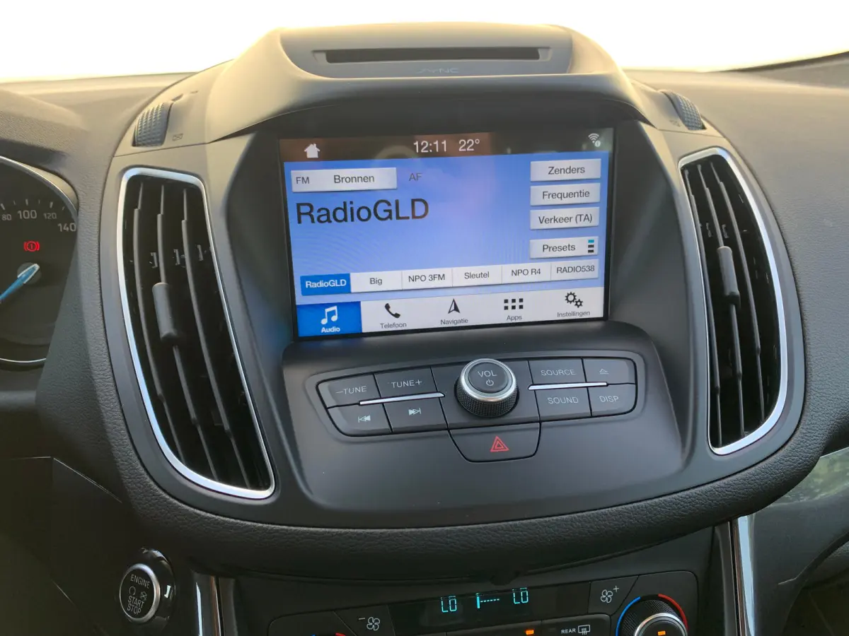 1.0 Titanium Airco | Cruise Control | DAB | Keyless | LMV 17" | Navi | Parkeerassist | PDC V&A | Voorruitverwarming |
