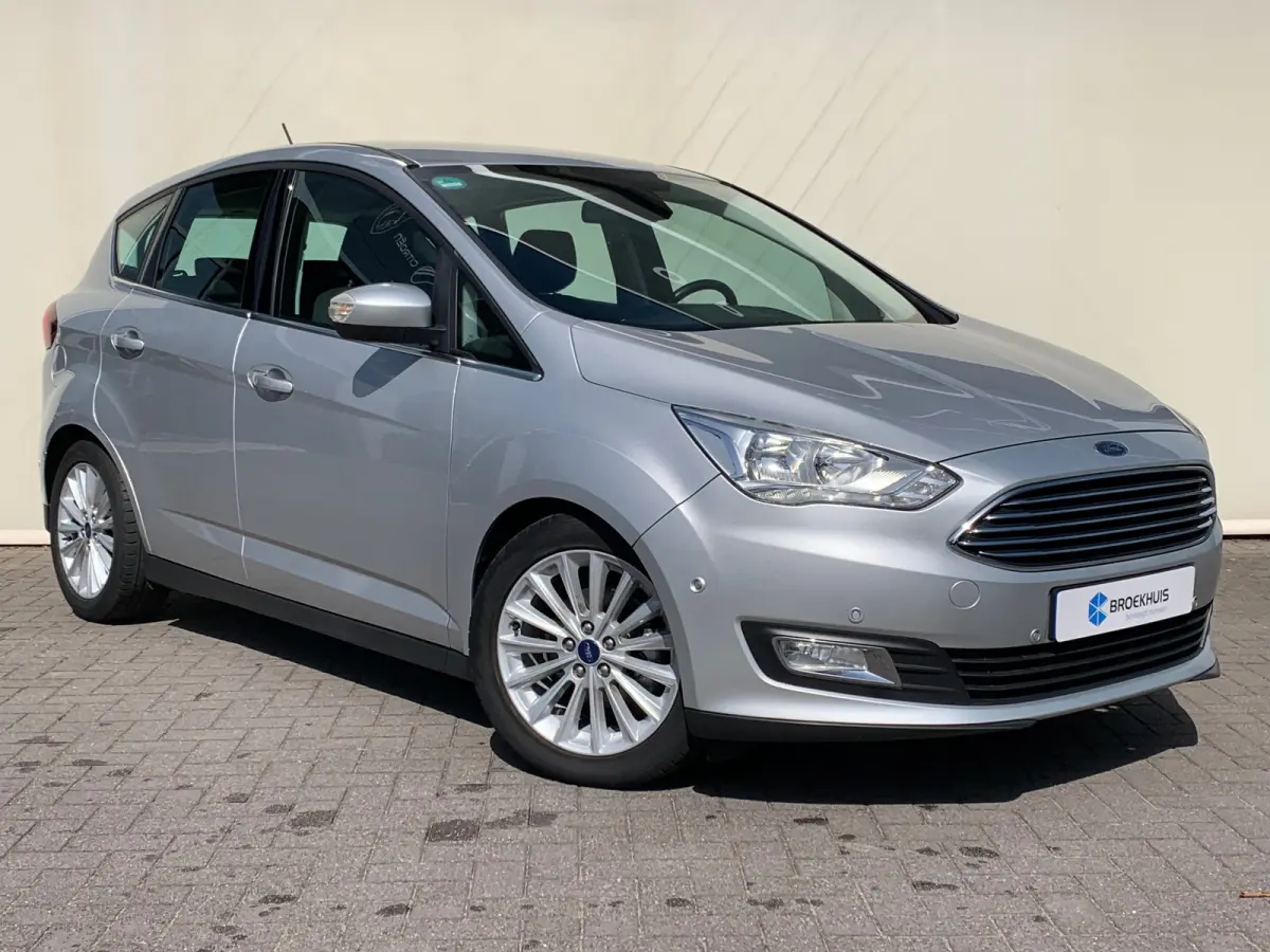 1.0 Titanium Airco | Cruise Control | DAB | Keyless | LMV 17" | Navi | Parkeerassist | PDC V&A | Voorruitverwarming |
