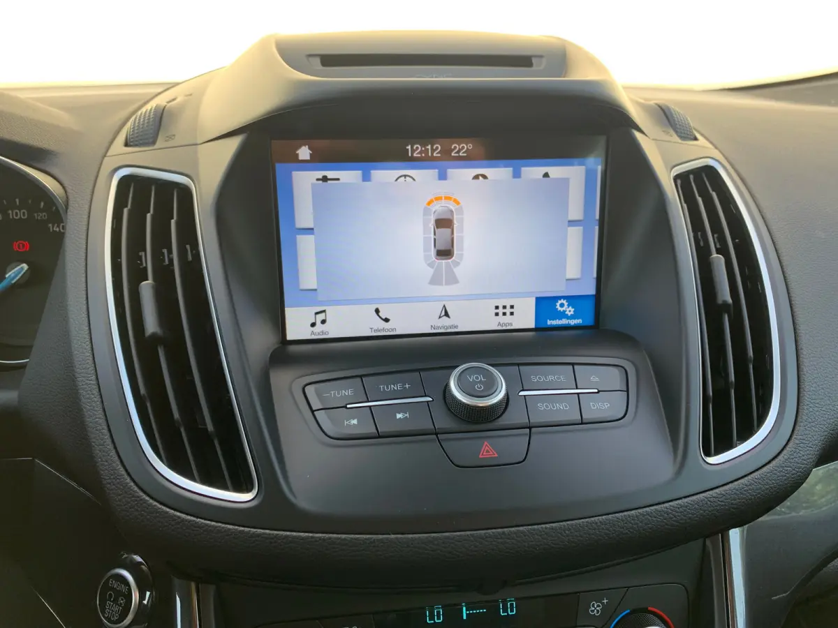 1.0 Titanium Airco | Cruise Control | DAB | Keyless | LMV 17" | Navi | Parkeerassist | PDC V&A | Voorruitverwarming |