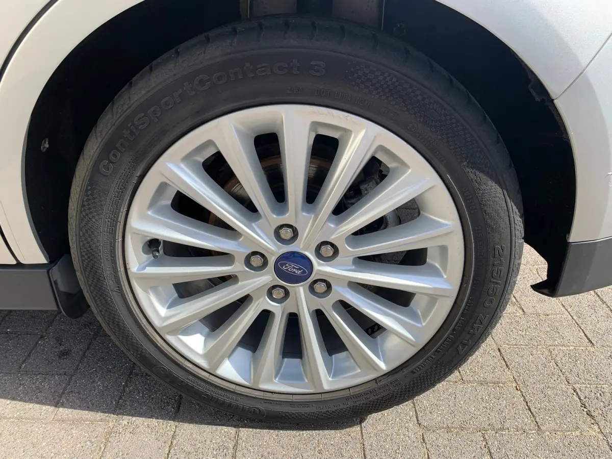 1.0 Titanium Airco | Cruise Control | DAB | Keyless | LMV 17" | Navi | Parkeerassist | PDC V&A | Voorruitverwarming |