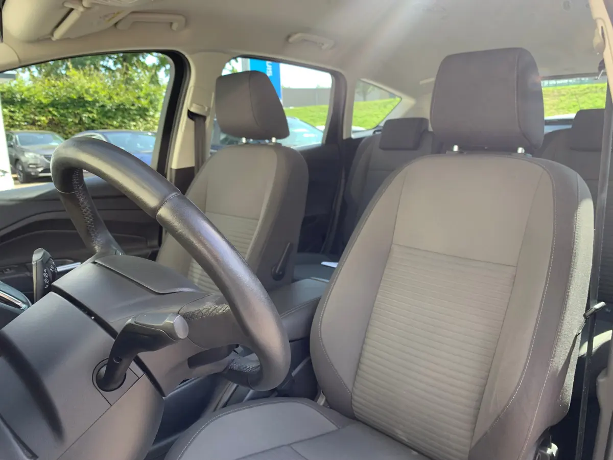 1.0 Titanium Airco | Cruise Control | DAB | Keyless | LMV 17" | Navi | Parkeerassist | PDC V&A | Voorruitverwarming |