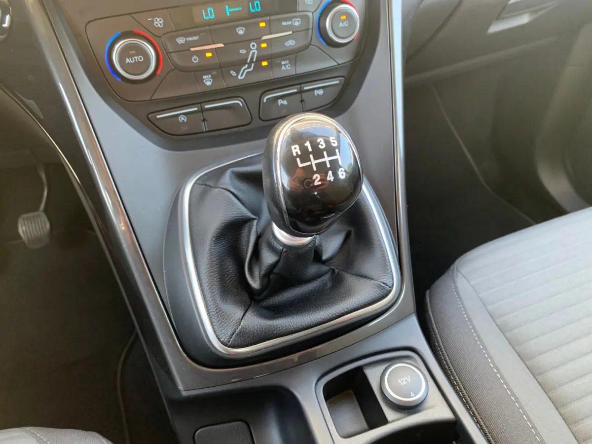 1.0 Titanium Airco | Cruise Control | DAB | Keyless | LMV 17" | Navi | Parkeerassist | PDC V&A | Voorruitverwarming |