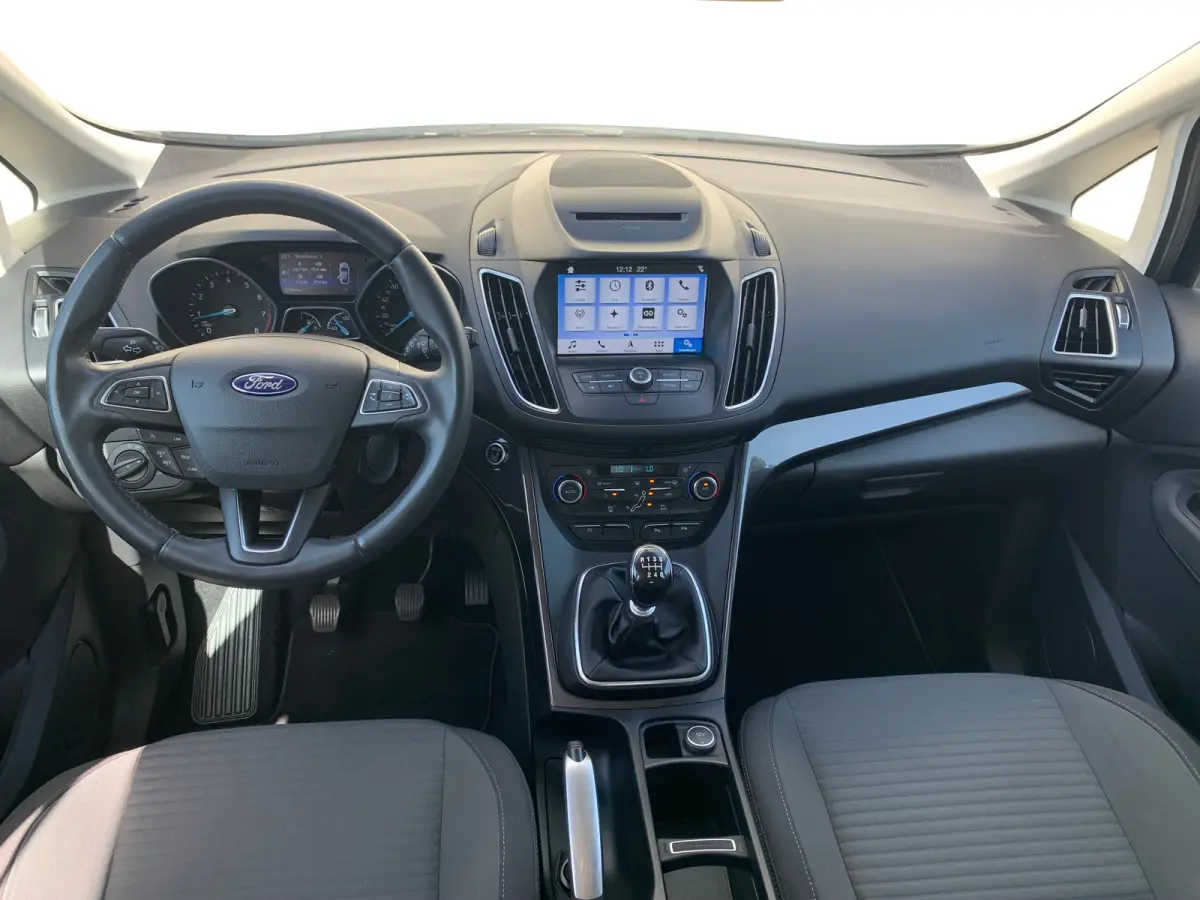 1.0 Titanium Airco | Cruise Control | DAB | Keyless | LMV 17" | Navi | Parkeerassist | PDC V&A | Voorruitverwarming |