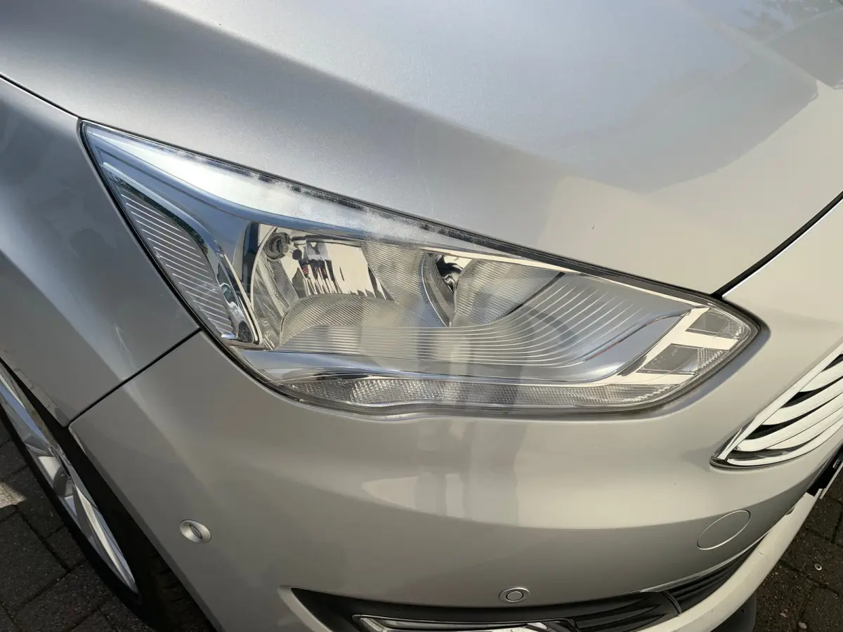 1.0 Titanium Airco | Cruise Control | DAB | Keyless | LMV 17" | Navi | Parkeerassist | PDC V&A | Voorruitverwarming |