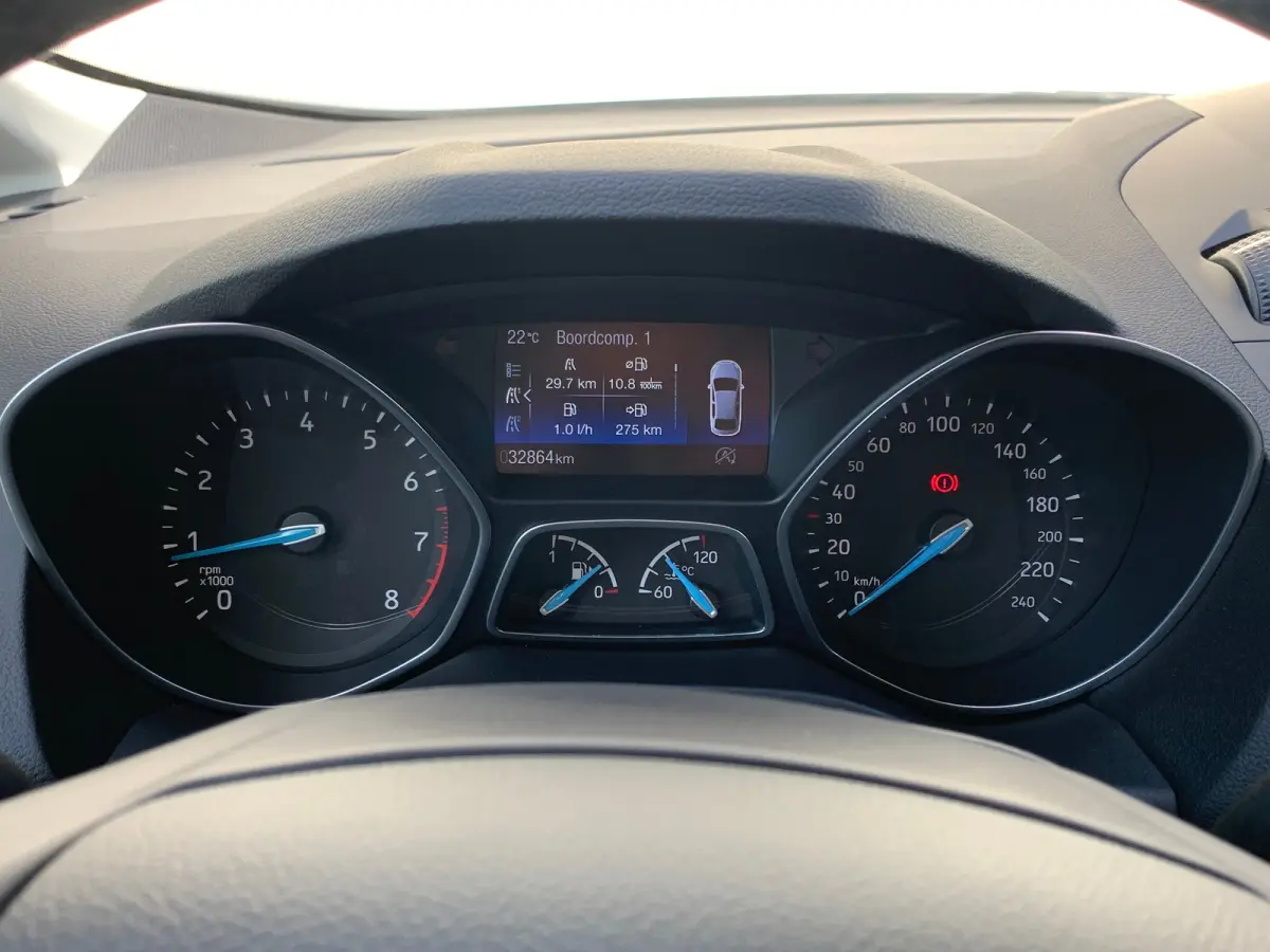 1.0 Titanium Airco | Cruise Control | DAB | Keyless | LMV 17" | Navi | Parkeerassist | PDC V&A | Voorruitverwarming |
