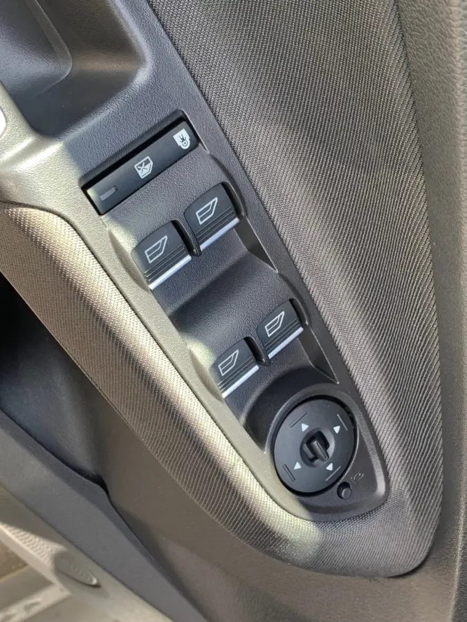 1.0 Titanium Airco | Cruise Control | DAB | Keyless | LMV 17" | Navi | Parkeerassist | PDC V&A | Voorruitverwarming |