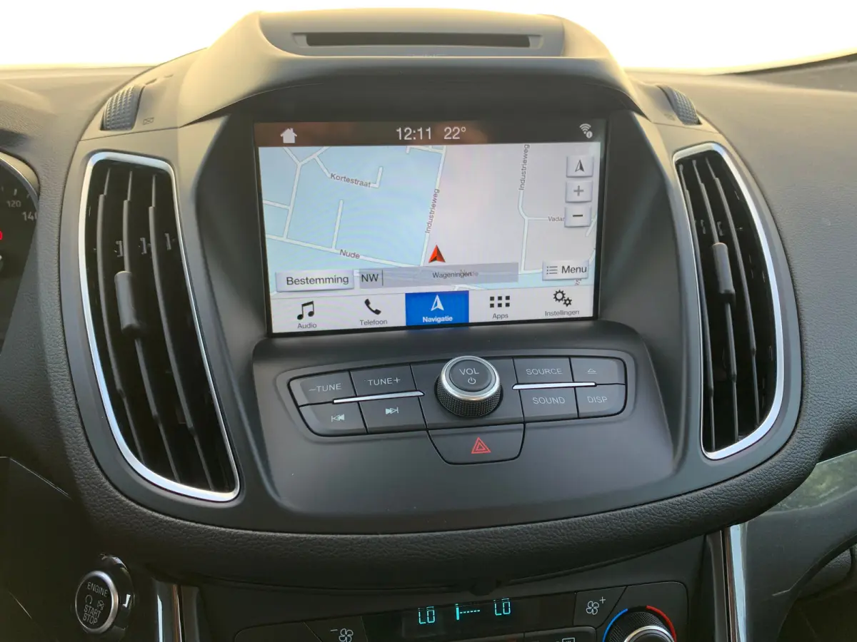 1.0 Titanium Airco | Cruise Control | DAB | Keyless | LMV 17" | Navi | Parkeerassist | PDC V&A | Voorruitverwarming |