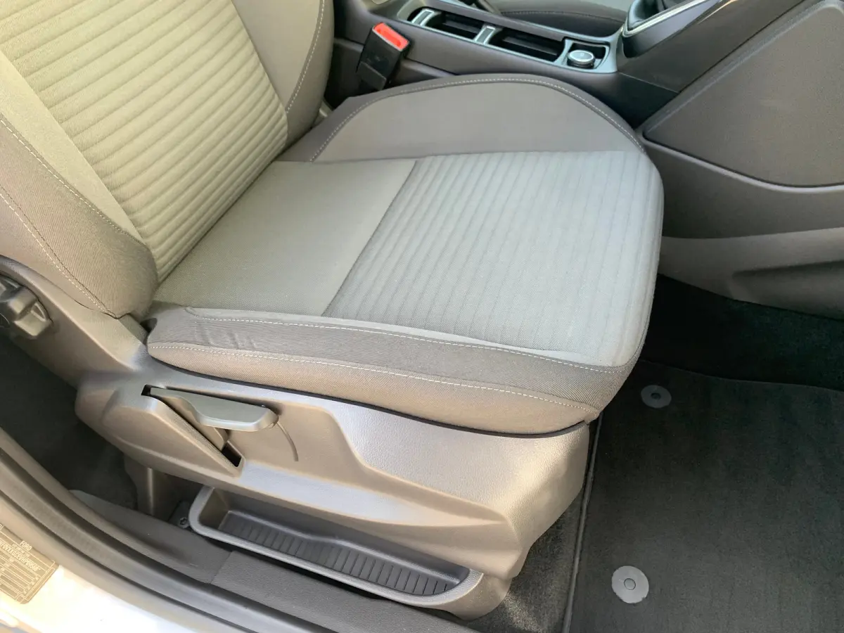 1.0 Titanium Airco | Cruise Control | DAB | Keyless | LMV 17" | Navi | Parkeerassist | PDC V&A | Voorruitverwarming |