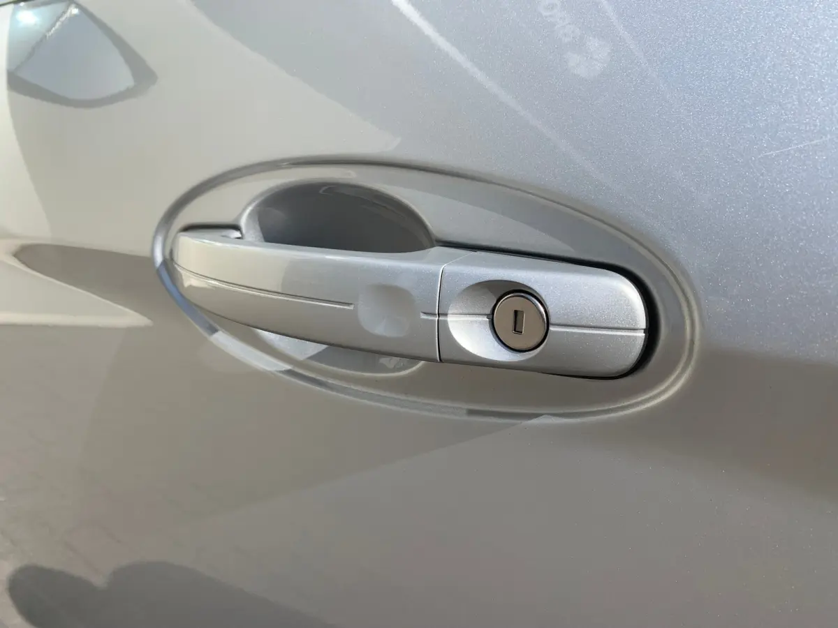 1.0 Titanium Airco | Cruise Control | DAB | Keyless | LMV 17" | Navi | Parkeerassist | PDC V&A | Voorruitverwarming |