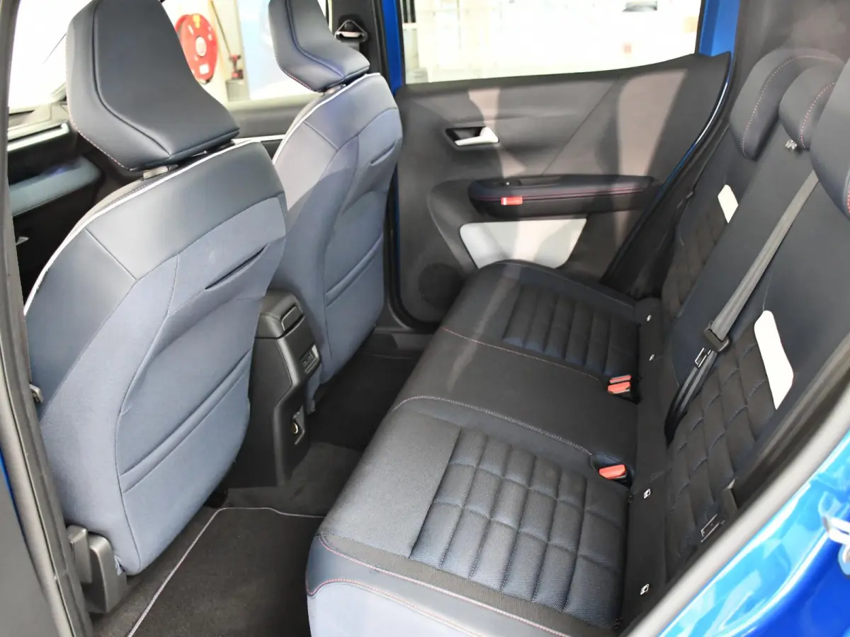 Plus 113pk Extended Range 54 kWh .