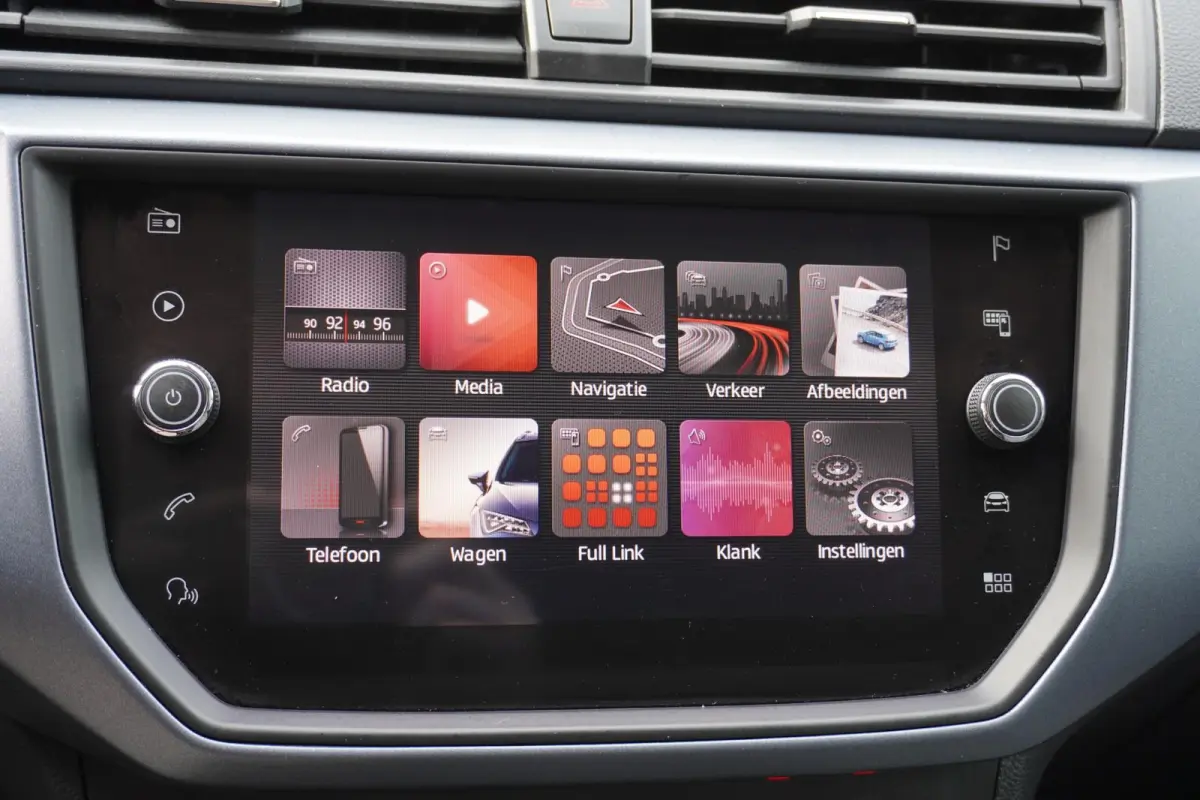 1.0 TSI 95pk Style Business Intense | Adaptive Cruise | Android Auto & Apple CarPlay | Clima | Draadloos Opladen Telefoon