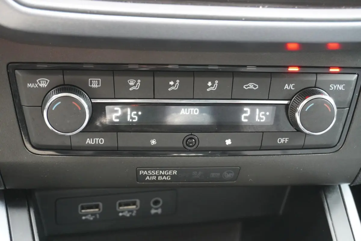 1.0 TSI 95pk Style Business Intense | Adaptive Cruise | Android Auto & Apple CarPlay | Clima | Draadloos Opladen Telefoon