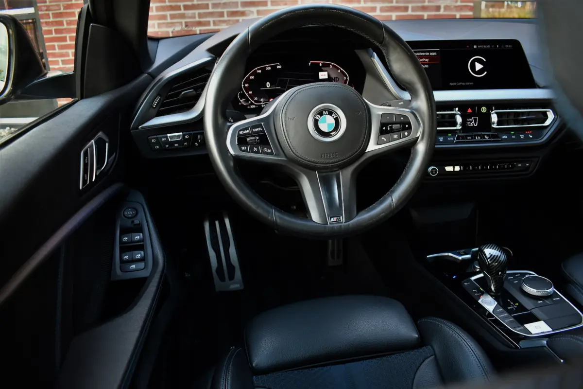 218i M-Sport Shadowline Trekhaak 18inch Live-cockpit Sfeerverlichting