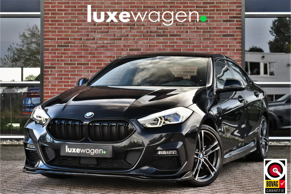 218i M-Sport Shadowline Trekhaak 18inch Live-cockpit Sfeerverlichting