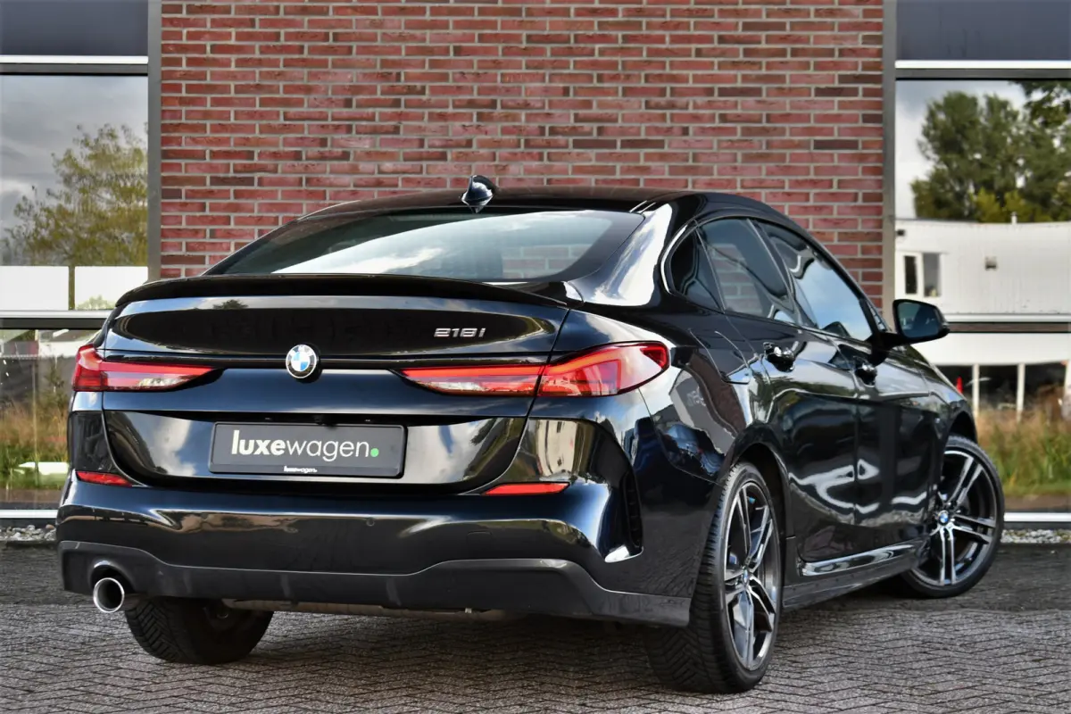 218i M-Sport Shadowline Trekhaak 18inch Live-cockpit Sfeerverlichting