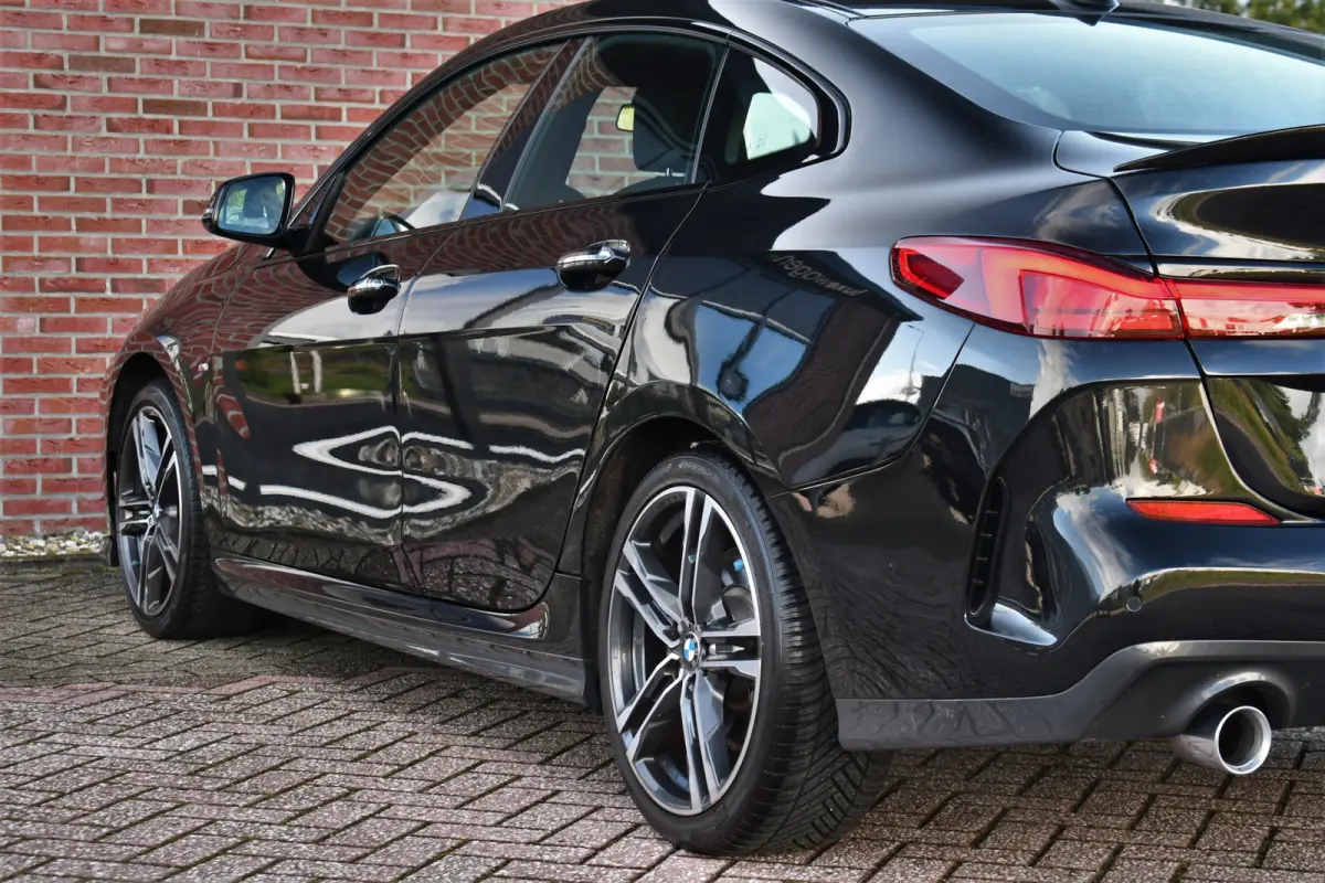 218i M-Sport Shadowline Trekhaak 18inch Live-cockpit Sfeerverlichting