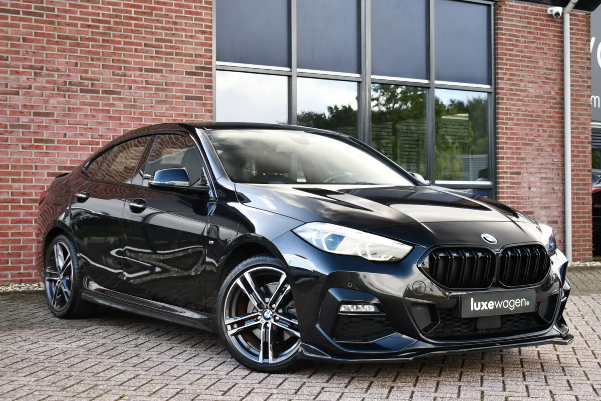 218i M-Sport Shadowline Trekhaak 18inch Live-cockpit Sfeerverlichting