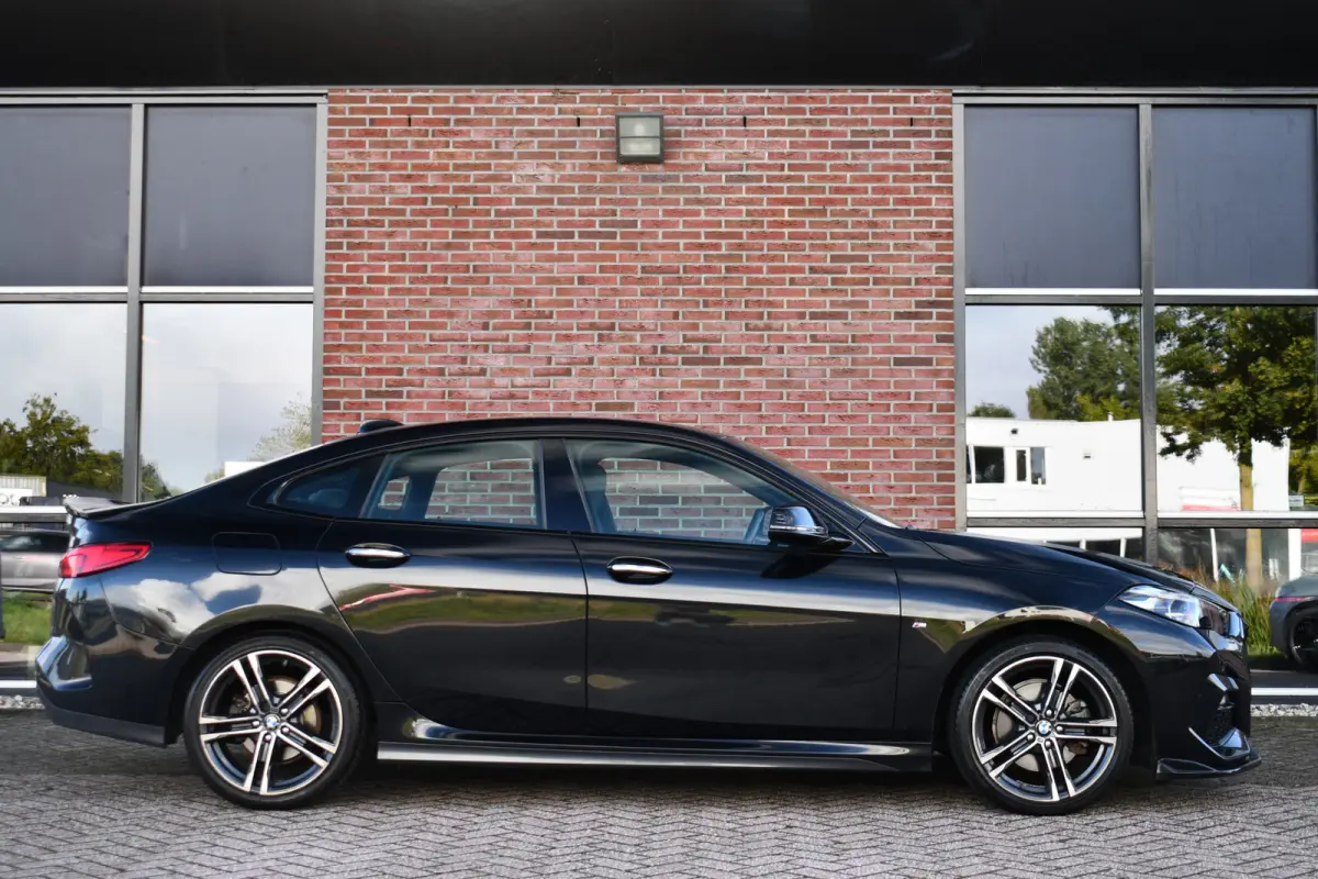 218i M-Sport Shadowline Trekhaak 18inch Live-cockpit Sfeerverlichting