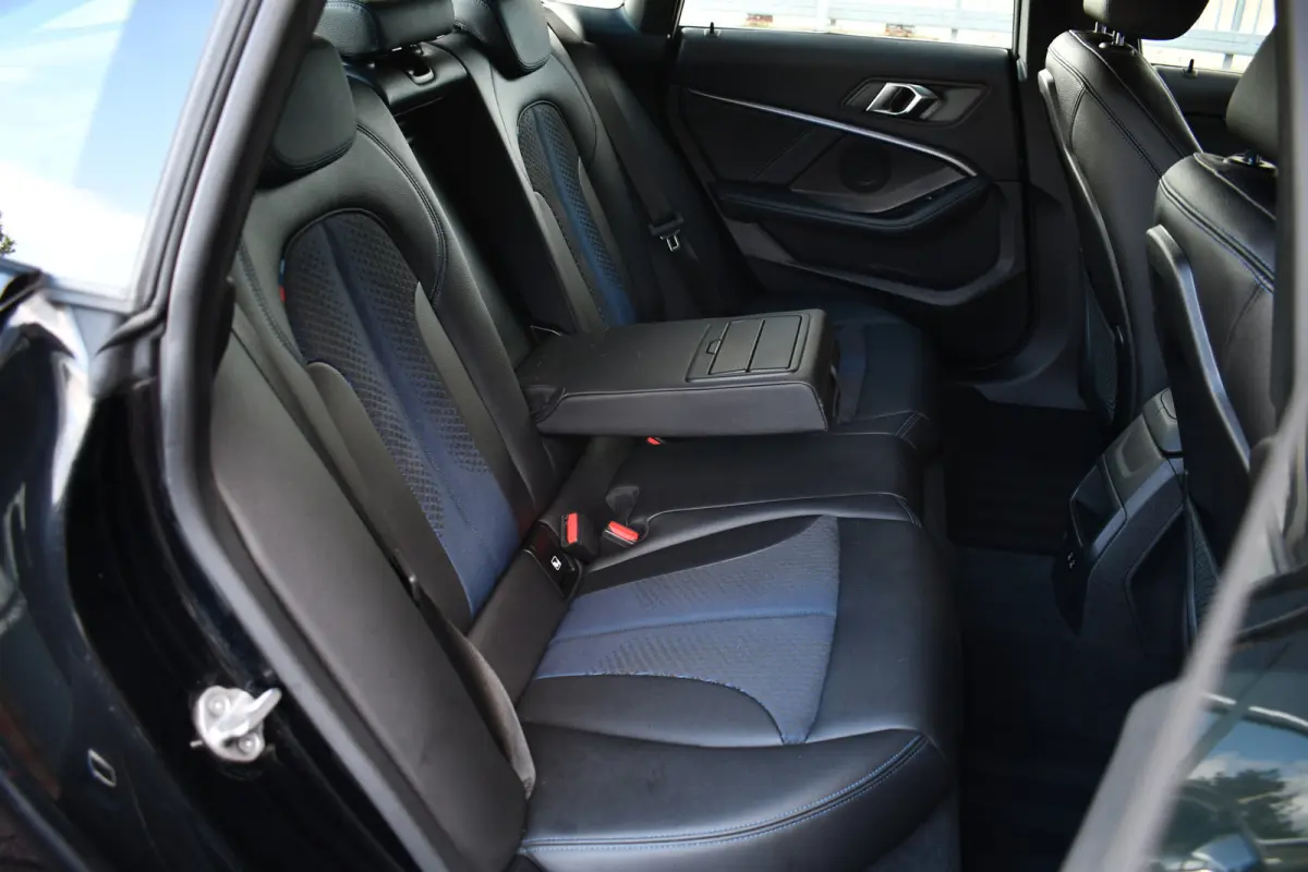 218i M-Sport Shadowline Trekhaak 18inch Live-cockpit Sfeerverlichting