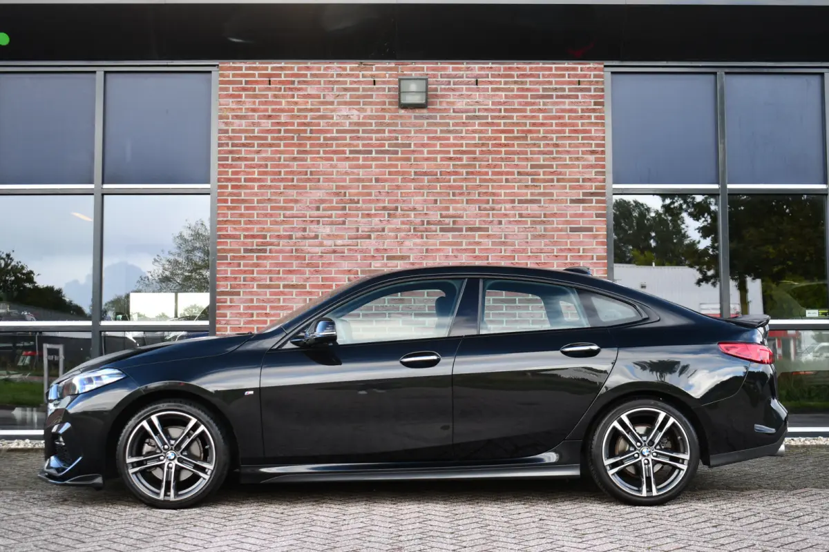 218i M-Sport Shadowline Trekhaak 18inch Live-cockpit Sfeerverlichting