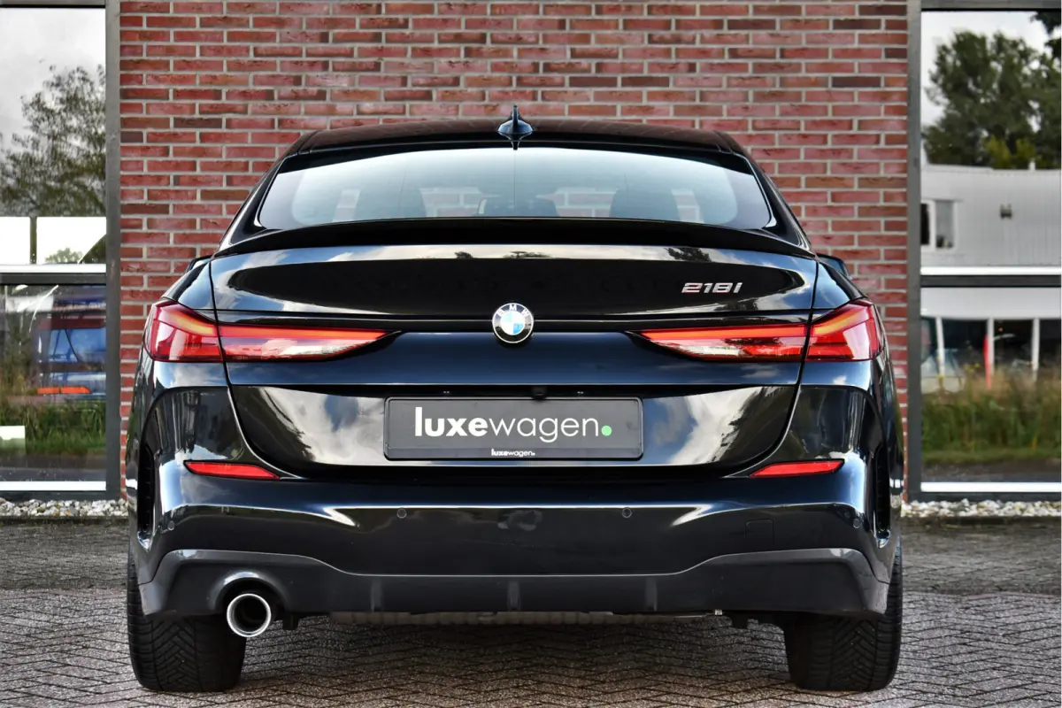 218i M-Sport Shadowline Trekhaak 18inch Live-cockpit Sfeerverlichting