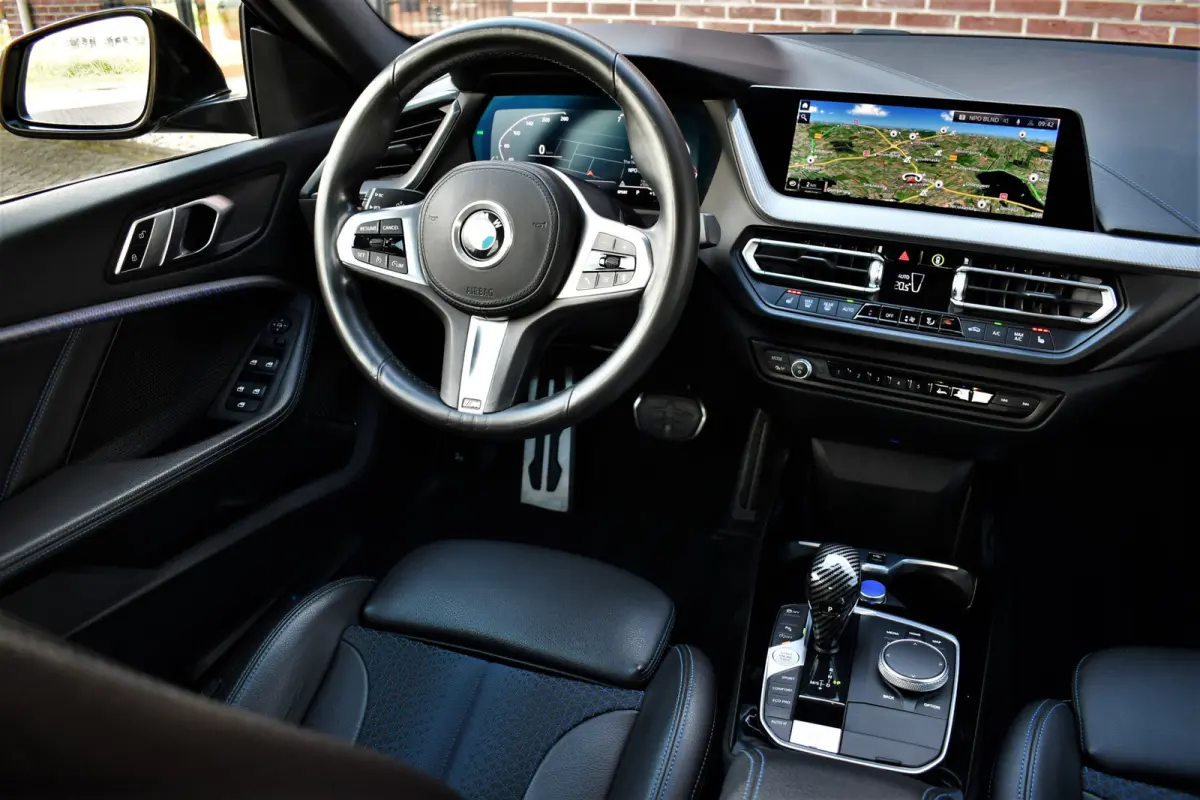 218i M-Sport Shadowline Trekhaak 18inch Live-cockpit Sfeerverlichting