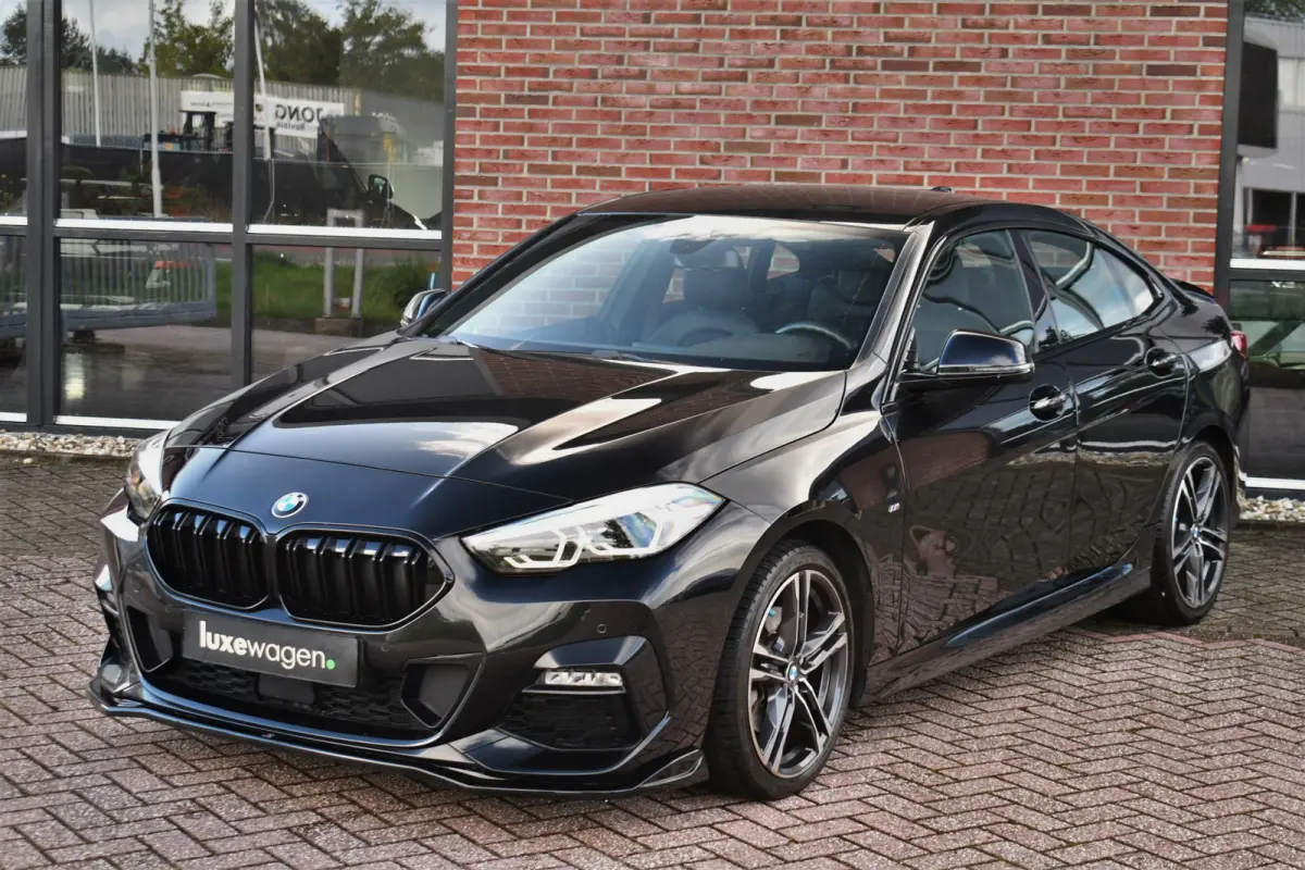218i M-Sport Shadowline Trekhaak 18inch Live-cockpit Sfeerverlichting