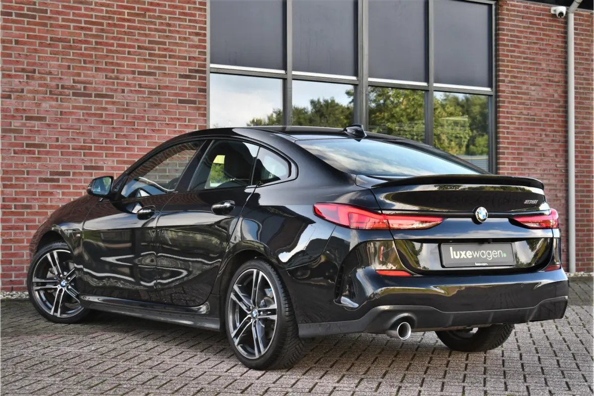 218i M-Sport Shadowline Trekhaak 18inch Live-cockpit Sfeerverlichting