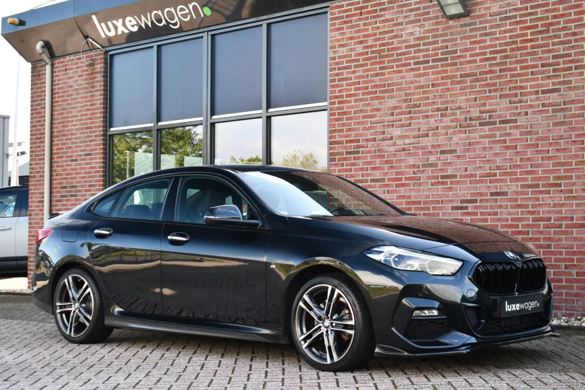 218i M-Sport Shadowline Trekhaak 18inch Live-cockpit Sfeerverlichting