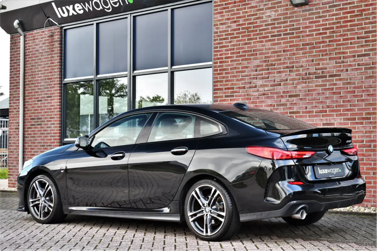 218i M-Sport Shadowline Trekhaak 18inch Live-cockpit Sfeerverlichting