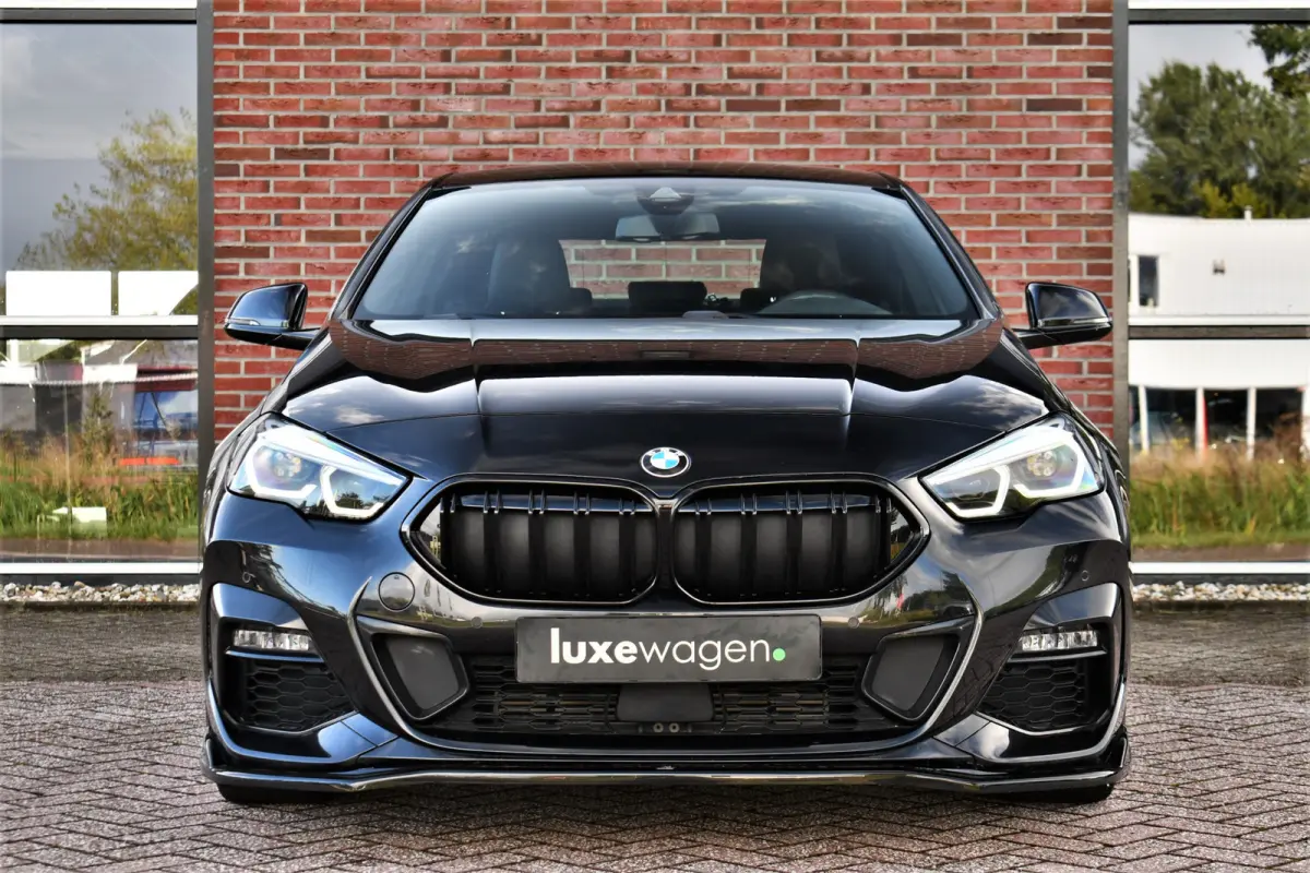 218i M-Sport Shadowline Trekhaak 18inch Live-cockpit Sfeerverlichting