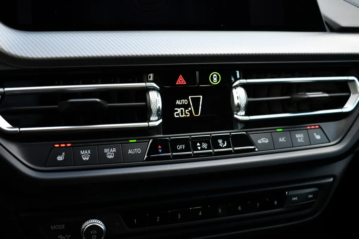 218i M-Sport Shadowline Trekhaak 18inch Live-cockpit Sfeerverlichting