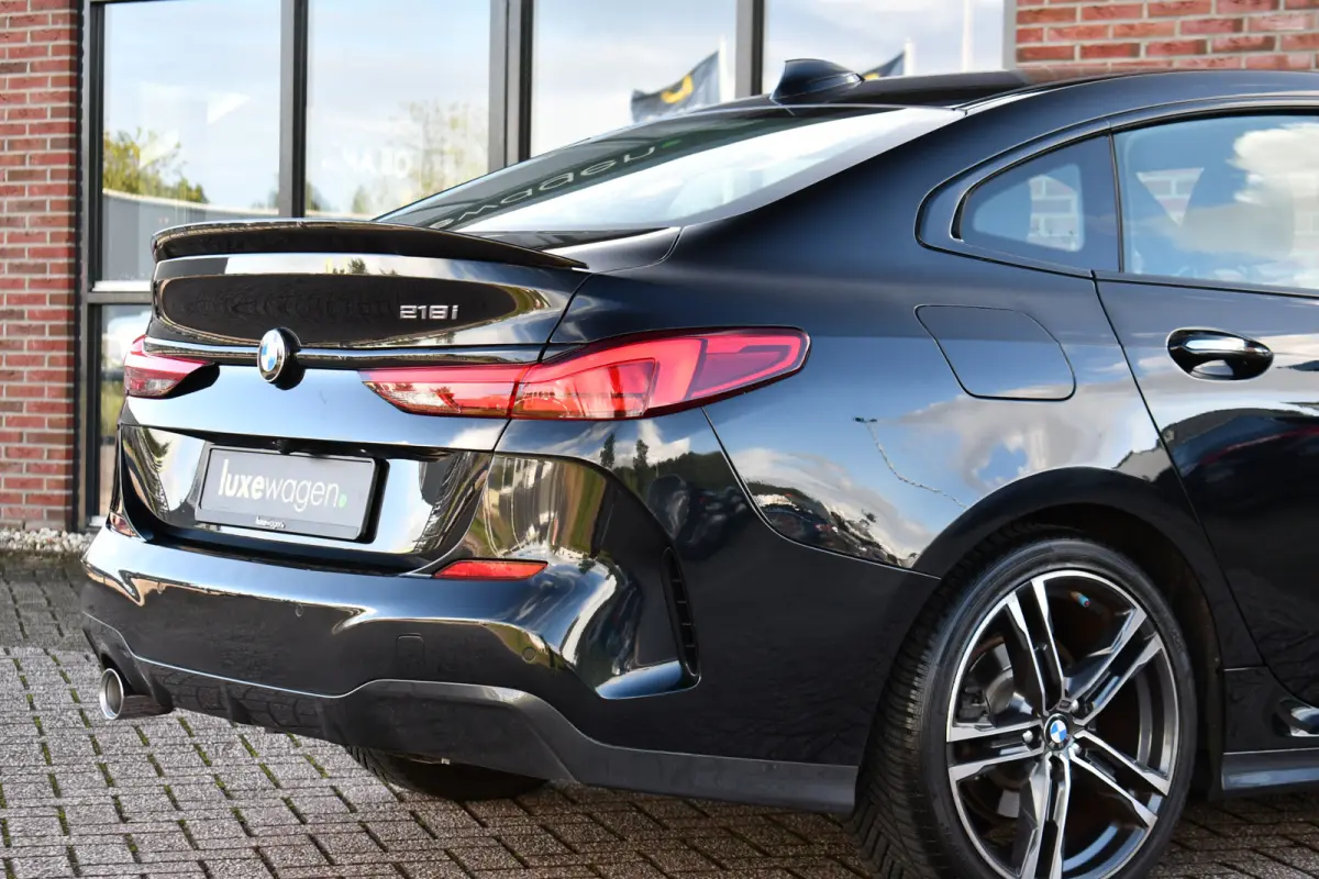 218i M-Sport Shadowline Trekhaak 18inch Live-cockpit Sfeerverlichting
