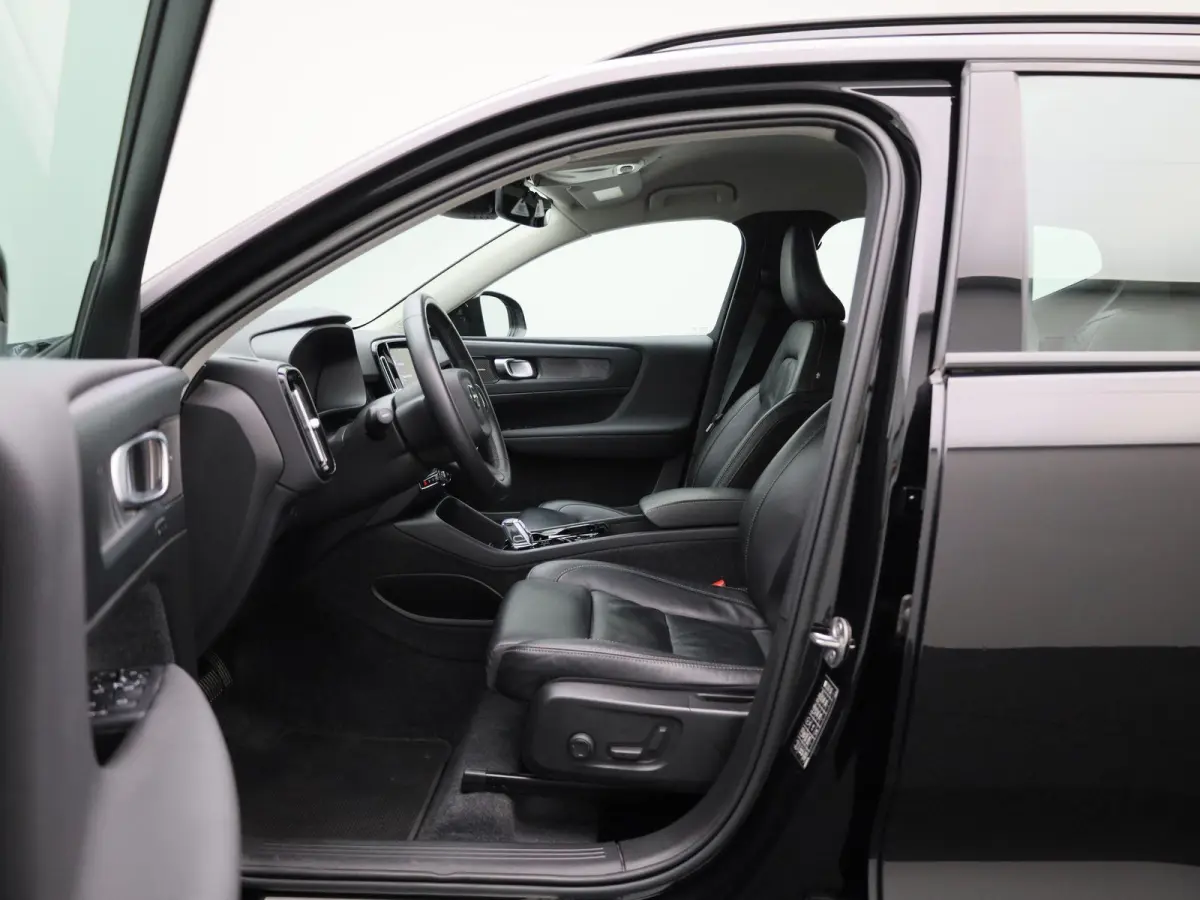 1.5 T4 Plug-in hybrid Plus Dark | LEER | HARMAN KARDON | CAMERA | COMFORTSTOELEN | STOELVERWARMING | NAVIGATIE |