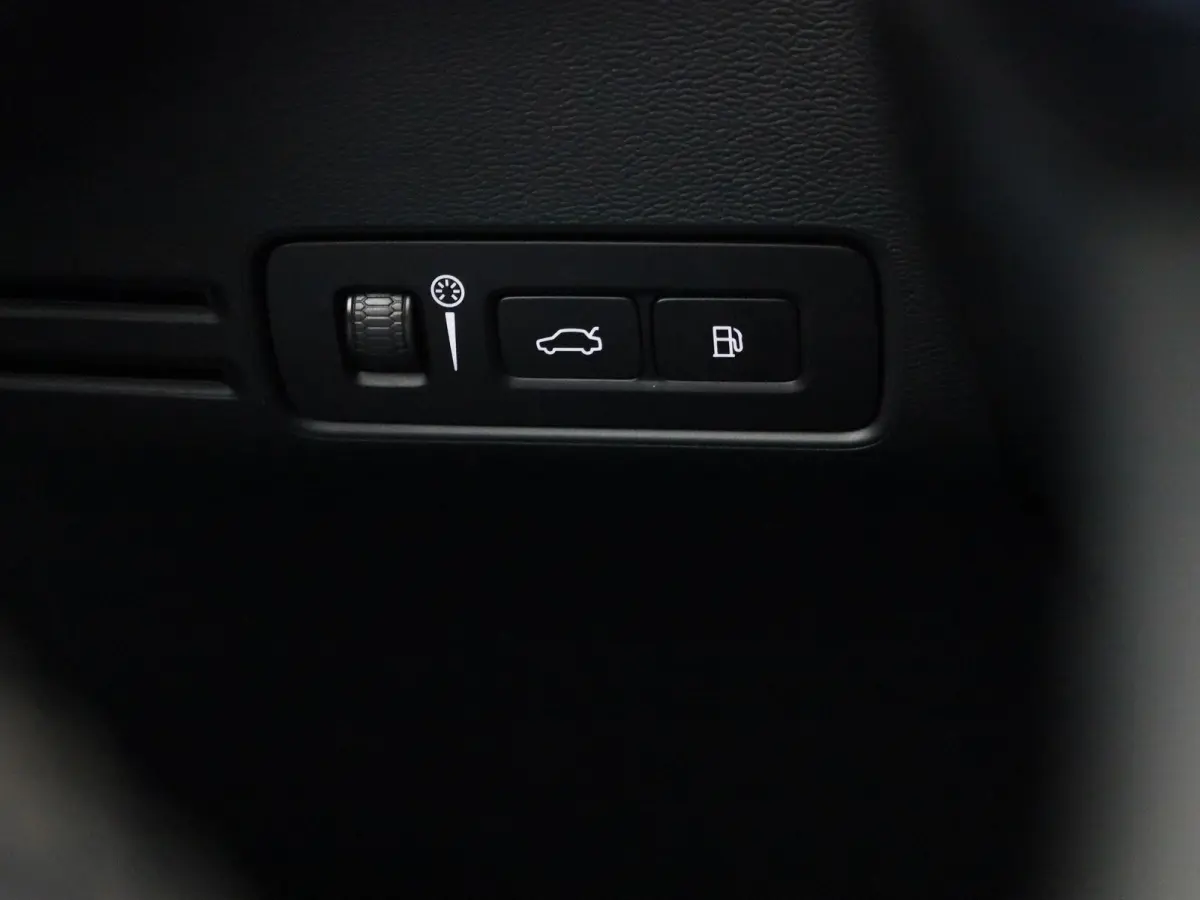 1.5 T4 Plug-in hybrid Plus Dark | LEER | HARMAN KARDON | CAMERA | COMFORTSTOELEN | STOELVERWARMING | NAVIGATIE |